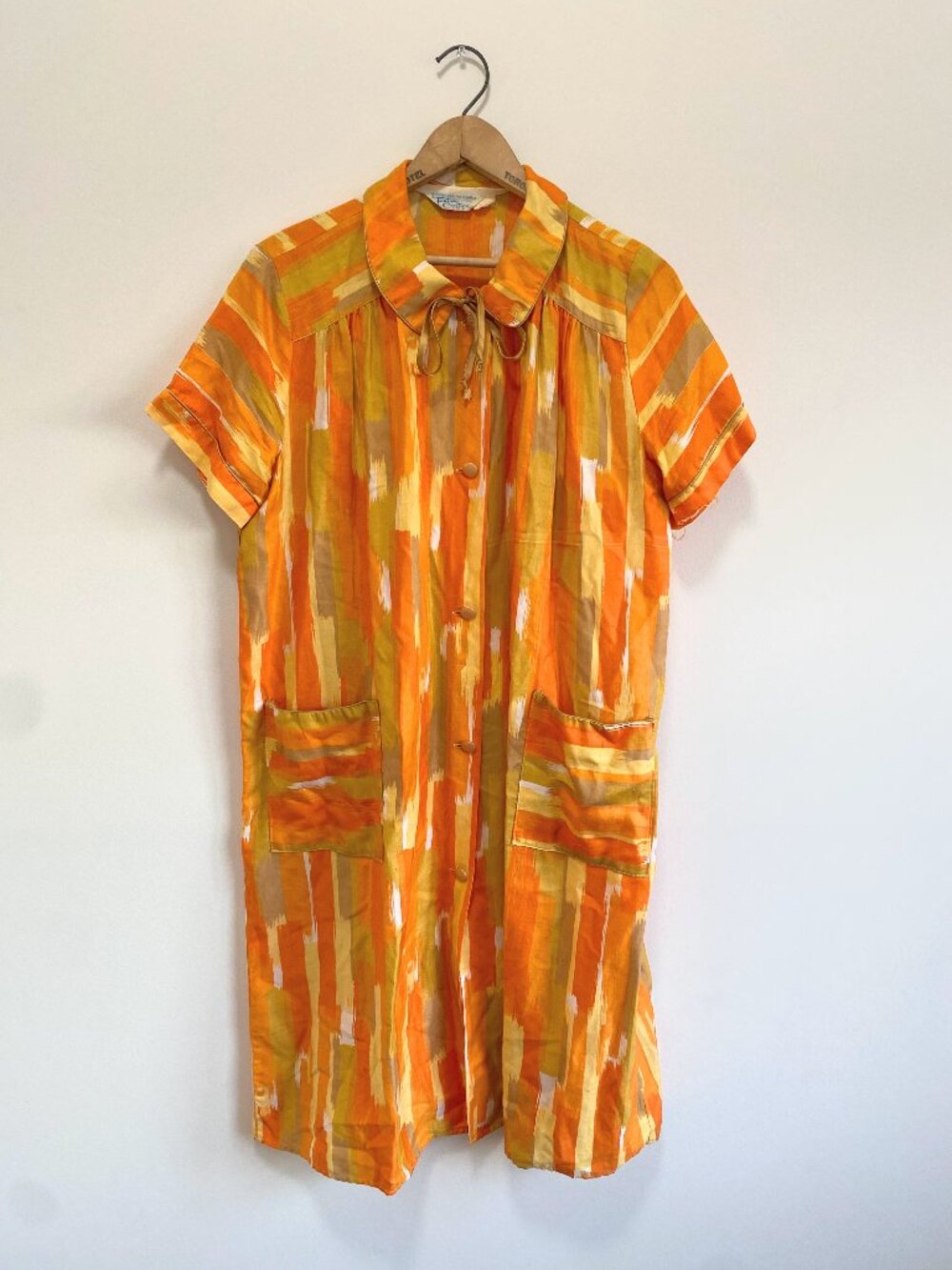 Vintage House Dress with Peter Pan Collar / 60s / Size Large